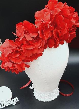 Вінок об'ємний із квітами на голову український у червоних тонах