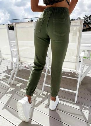 Базові жіночі штани скіні з високою посадкою в трендових кольорах5 фото