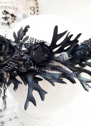 Венок на хэллоуин черный на голову с розами. обруч темный2 фото