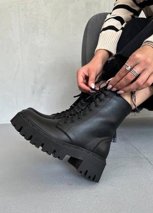 Женские зимние ботинки высокие с мехом черные сапоги теплые ботинки кожаные 36-403 фото