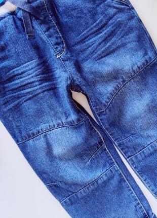 Утепленные джинсы на резинке артикул: 177822 фото