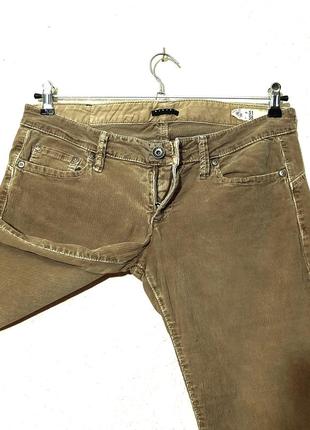 Sisley брендовые джинсы вельветовые мелкий рубчик слим фит бежевые/оливковые демисезон мужские4 фото