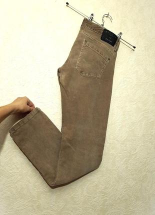 Sisley брендовые джинсы вельветовые мелкий рубчик слим фит бежевые/оливковые демисезон мужские9 фото