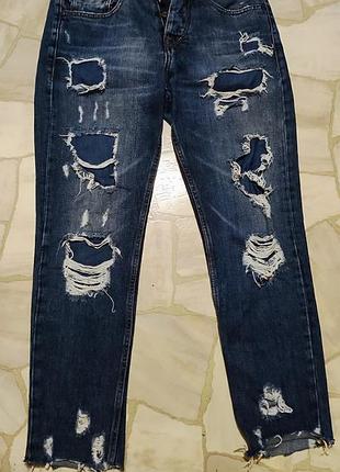 Джинсы котон, не тчнутся, рваные, размер м