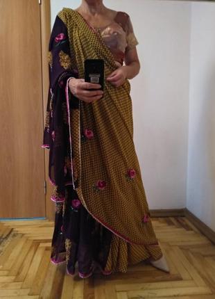 Дивовижна сарі з вишивкою, індійське вбрання.1 фото