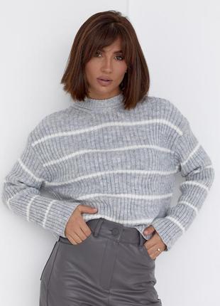 Жіночий в'язаний светр оверсайз у смужку