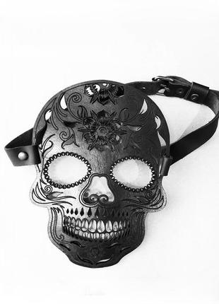 Шкіряна маска у формі черепа в стилі santa muerte