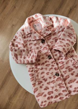 Теплое стильное розовое двубортное пальто на подкладке для девочки леопардовый принт 5-6р 110 116см