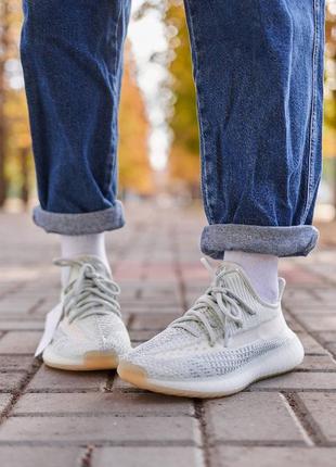 Жіночі спортивні білі кросівки на подобі adidas yeezy boost 350 v2 cloud white 2023