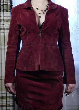 Костюм замшевый бордо и коричневый wan zi high fashion с бахромой1 фото
