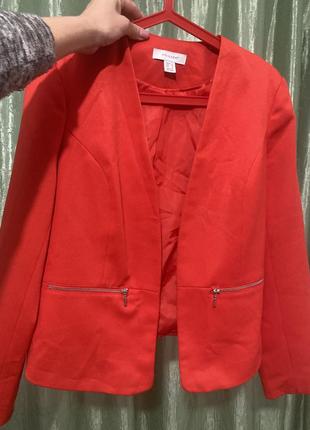 Красный пиджак