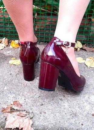 -женские бордовые туфли на толстом каблуке лаковые модельные (размеры: 37,38,39,40) - 30-67 фото