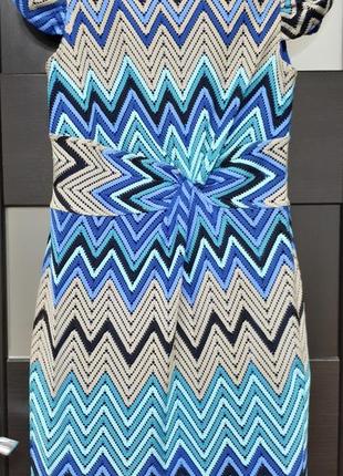 Яркое платье с узором "зигзаг" в стиле missoni бренда marks & spencer1 фото