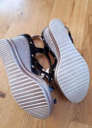 Нові босоніжки на танкетці2 фото