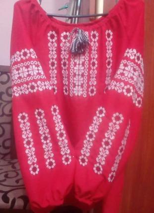 Красная шифоновая вышиванка с орнаментом