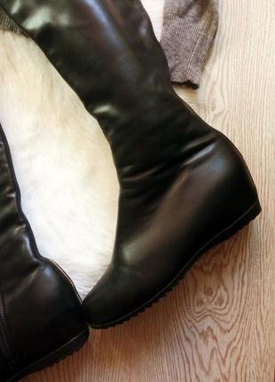 Черные высокие сапоги ботфорты за колено кожаные деми зимние на скрытой танкетке7 фото