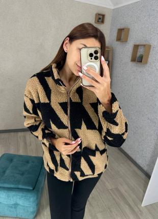 Стильная шубка-курточка цвета