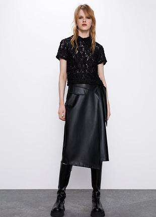 Топ з баскою мереживо чорний