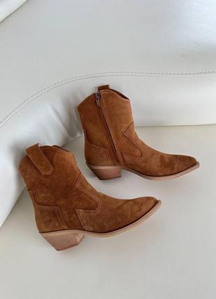 Трендові руді жіночі черевики-козаки демісезонні,вкорочені ковбойки пісочні осінні,замшеві,на осінь7 фото