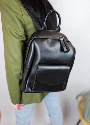Рюкзак жіночий, з якісної еко-шкіри, м'який, вмісткий, чорного кольору,  на блискавці, для навчання, прогулянок
⠀8 фото