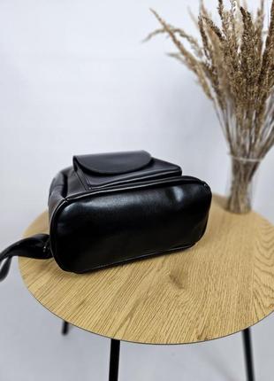 Рюкзак жіночий, з якісної еко-шкіри, м'який, вмісткий, чорного кольору,  на блискавці, для навчання, прогулянок
⠀7 фото