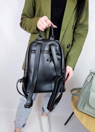 Рюкзак жіночий, з якісної еко-шкіри, м'який, вмісткий, чорного кольору,  на блискавці, для навчання, прогулянок
⠀6 фото