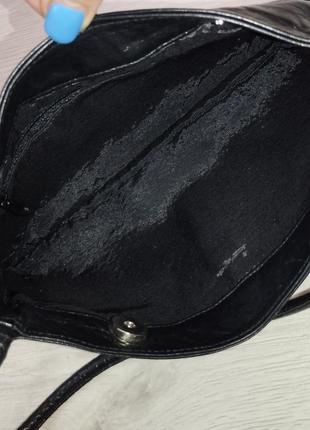 Вінтажна шкіряна міні сумка багет з контрастним бантиком7 фото