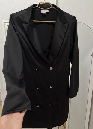 Платье пиджак черное с открытой спиной7 фото