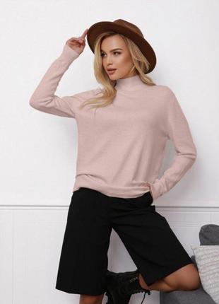 Светло-розовая теплая водолазка