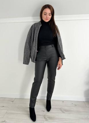 Черные кожаные брюки на замшевой основе2 фото