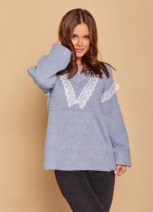 Сиреневый шерстяной пуловер с кружевом