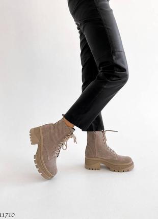 Женские кожаные ботинки бежевого цвета3 фото