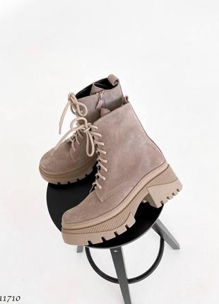 Женские кожаные ботинки бежевого цвета2 фото