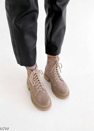 Женские кожаные ботинки бежевого цвета10 фото