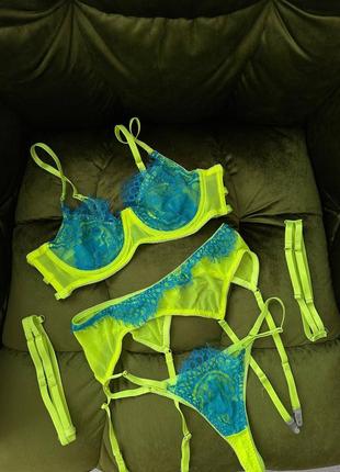 Эротическое белье бюстгальтер стринги пояс для чулок