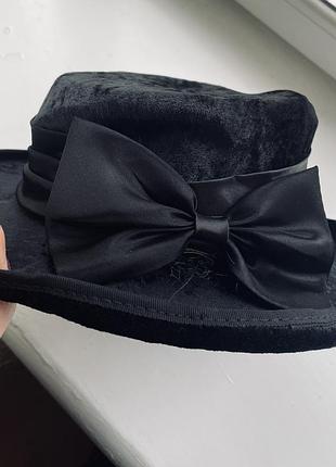 Велюровий капелюх англійська