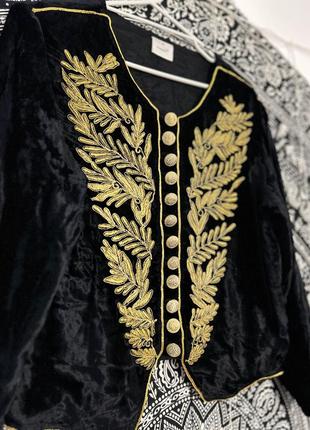 Вінтажний оксамитовий піджак з вишивкою із золотих ниток на круглих ґудзиках вінтаж4 фото