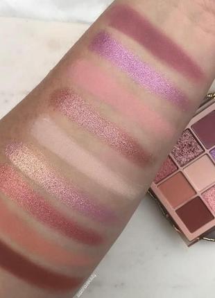 Huda beauty light nude obsessions eyeshadow palette