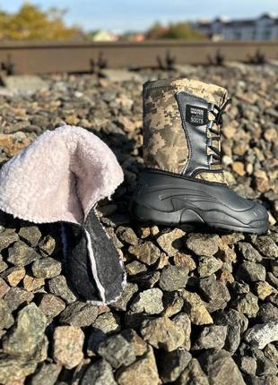 Теплі водонепроникні гумові чоботи на шнурівці піксель5 фото