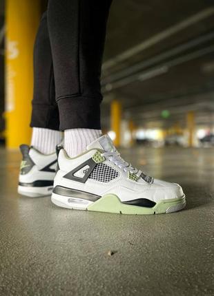 Чоловічі кросівки nike air jordan 4 retro seafoam білого з зеленим та чорним кольорів