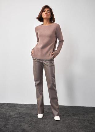 Жіночі брюки з еко-шкіри прямого крою кольору капучино. модель 1777 trikobakh.5 фото
