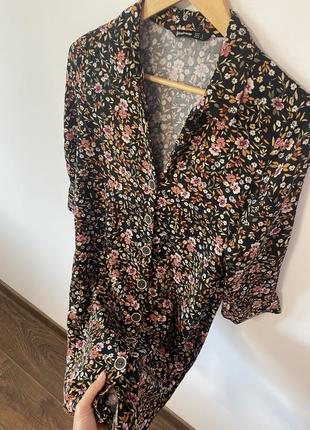 Платье из натуральной ткани в цветочный принт на пуговицах от stradivarius🌿5 фото