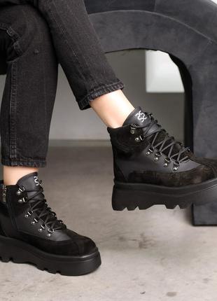 Модные женские черные зимние ботинки на массивной/высокой подошве, замшевые, кожаные на меху, зима7 фото