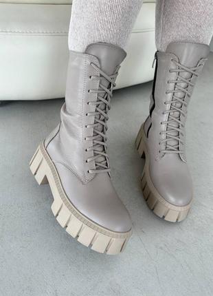 Зимові жіночі масивні черевики шкіряні натуральна шкіра беж з хутром берці бежевые зимние массивные ботинки кожа натуральная мех тракторная подошва9 фото