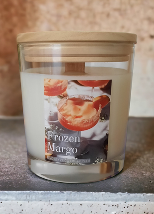 Натуральна парфюмована свічка ручної роботи з соєвого воску в скляному стакані з frozen margo2 фото