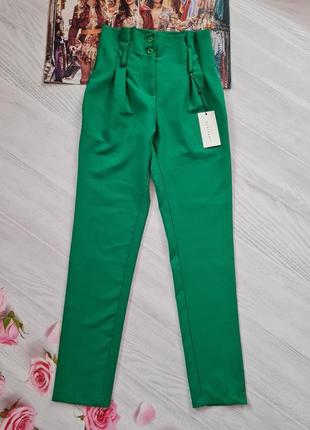 Чрезвычайно стильные, классические, насыщенно- зеленые брюки angelye.3 фото