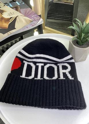 Гарненька шапка dior