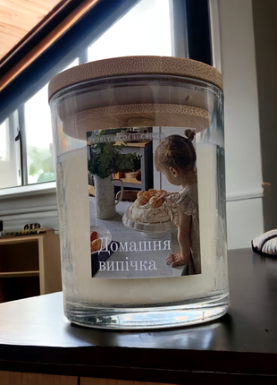 Натуральная парфюмированная свеча ручной работы из соевого воска в стеклянном стакане из домашняя выпечка1 фото