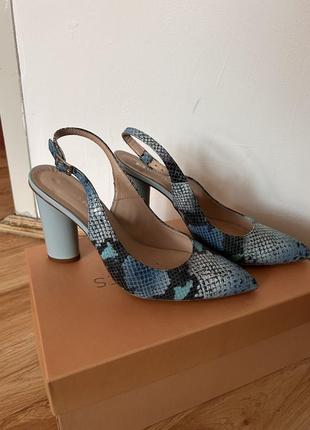 Женские босоножки, туфли