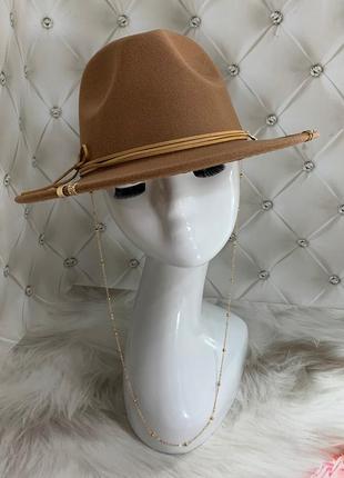 Шляпа федора с цепочкой, пирсингом hollywood капучино (декор золото или серебро)3 фото